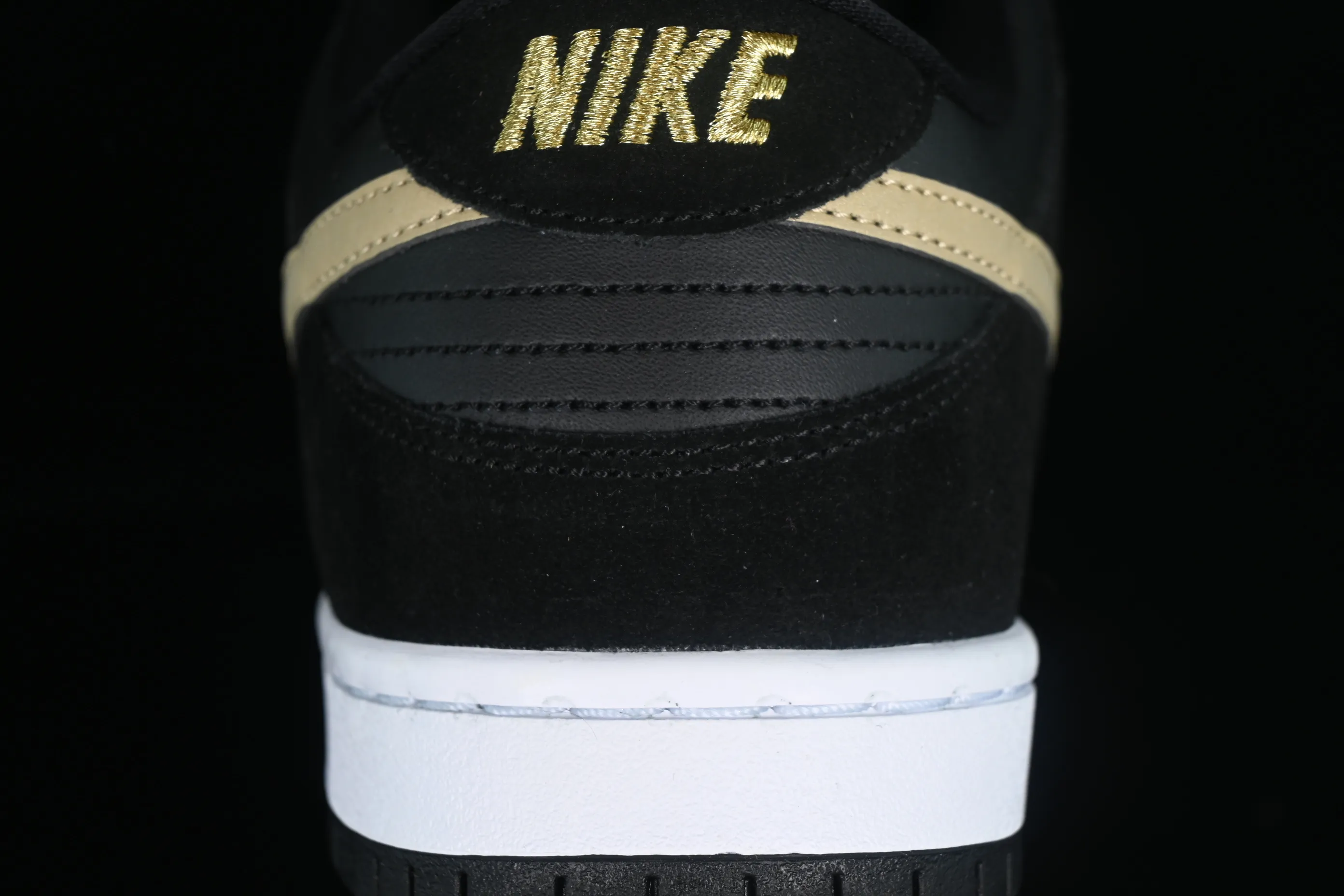 All categories Nk SB Dunk series Nk SB Dunk Low low-top sneakers K version Nk SB Dunk Low black and white gold dunk series low-top casual sports skateboard shoes BQ6817-002